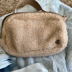 Lululemon Everywhere Belt Bag Fleece